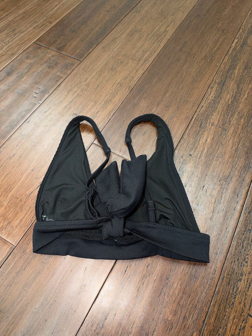 ribbed, deep V-neck Arie Bikini Top Black Medium